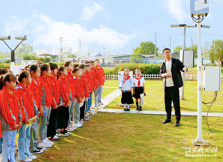 “探秘二十四节气”气象研学活动