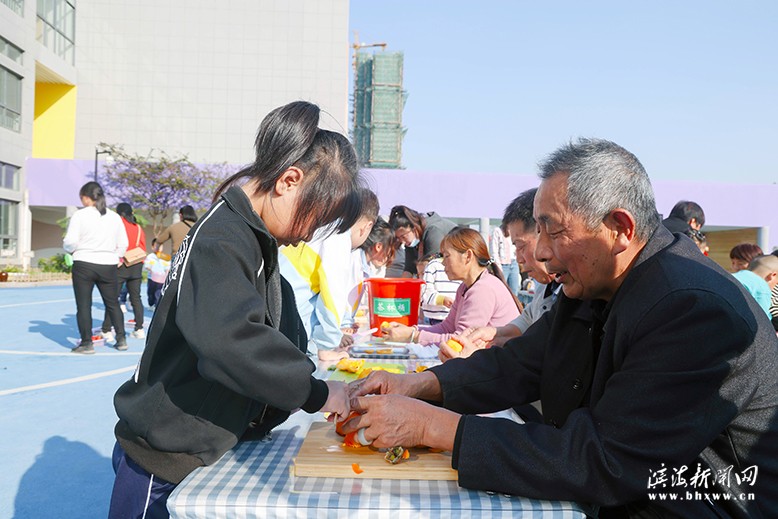 县幼儿园举办农趣体验活动