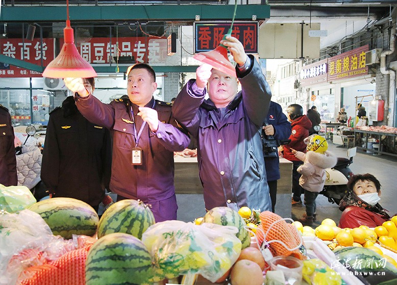 县市场监管局对生鲜食用农产品销售主体使用照明设施情况开展全覆盖检查