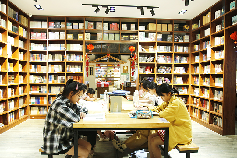 县新华书店