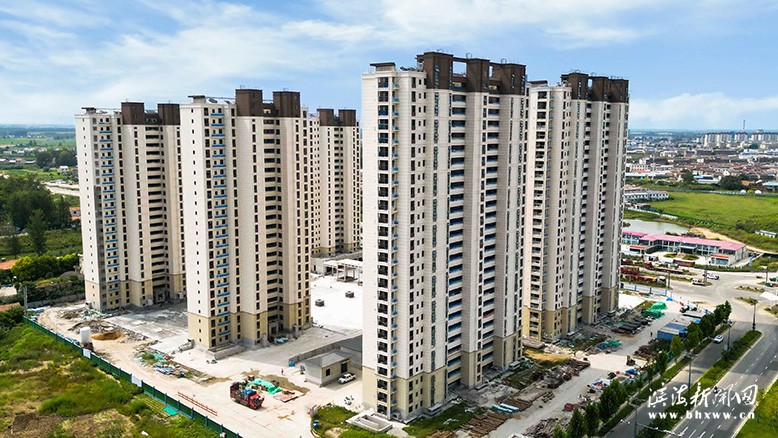 我县加速推进重点安置小区建设
